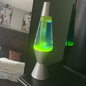 💡 Retro Silver Lava Lamp – Blue Liquid with Neon Green Lava!